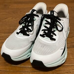 Skechers Glide-Step Altus Slip-Ins White. In Excellent Like New Cond. Women’s 9.